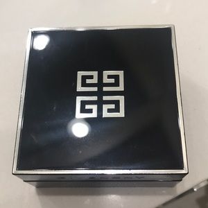 Givenchy Luxurious Translucent Powder